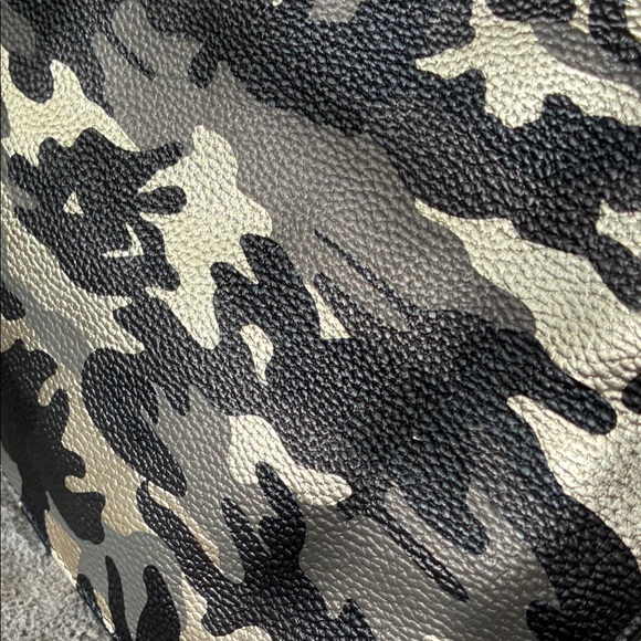 NWOT Torrid Black Grey Brown Camo Clutch Handbag - Picture 9 of 9